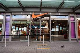 Nike Carré de Soie à Vaulx -en-Velin nous confie la maintenance de son magasin.