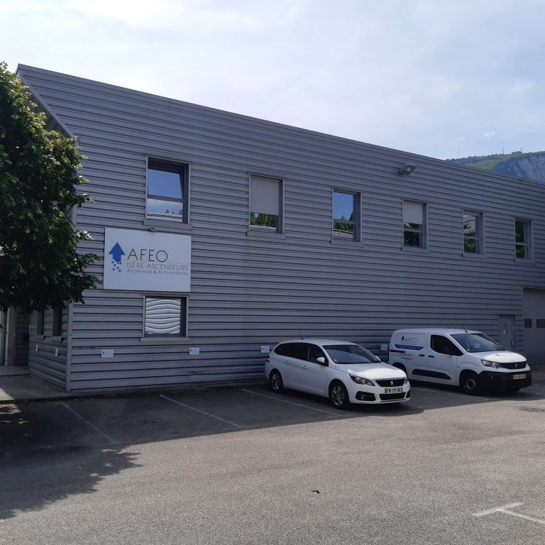 Isère Ascenseurs déménage à Fontaine pour accompagner le développement de l'agence et offrir des locaux plus grands à notre équipe.